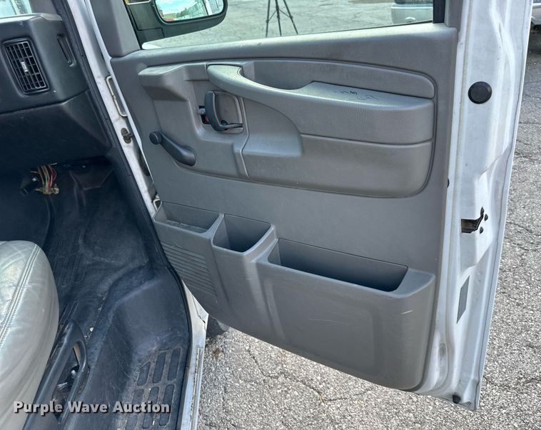image for item DR2646 2008 Chevrolet  Express 2500  van