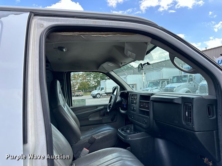 image for item DR2646 2008 Chevrolet  Express 2500  van