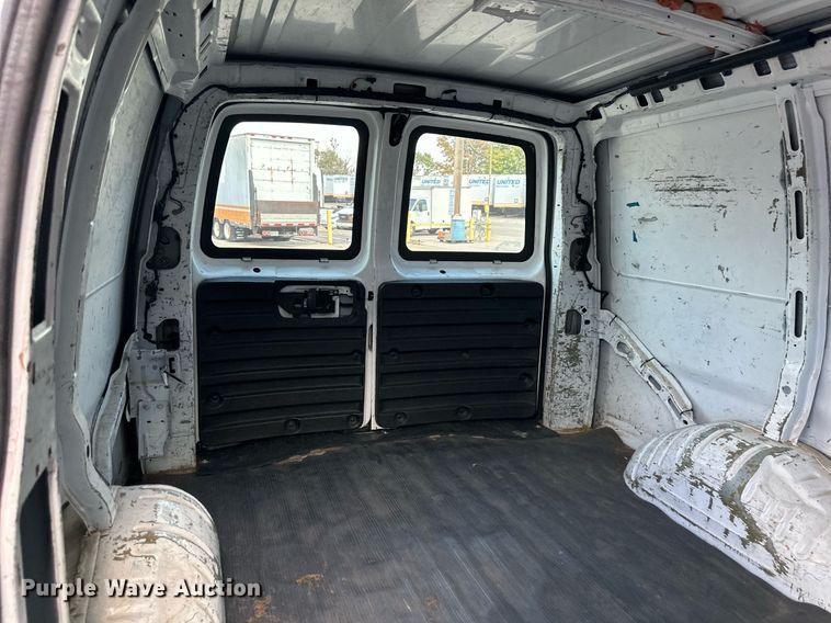 image for item DR2646 2008 Chevrolet  Express 2500  van