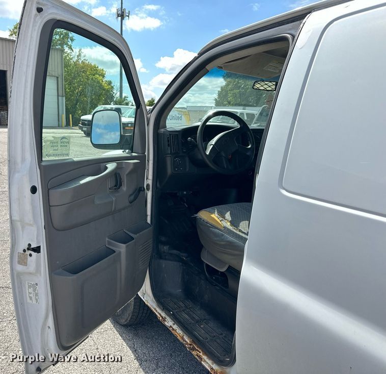 image for item DR2647 2006 Chevrolet  Express 2500 van