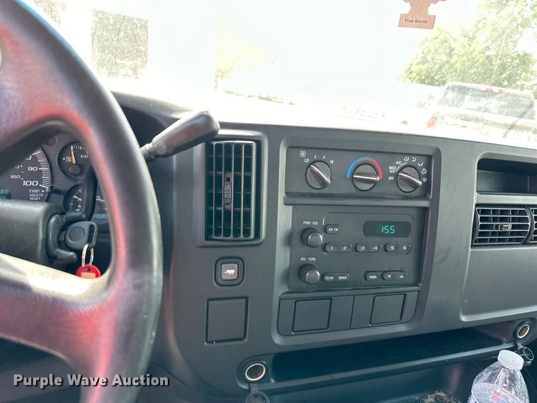 image for item DR2647 2006 Chevrolet  Express 2500 van