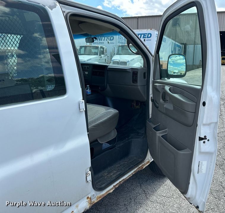 image for item DR2647 2006 Chevrolet  Express 2500 van