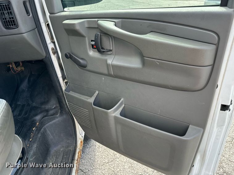 image for item DR2647 2006 Chevrolet  Express 2500 van