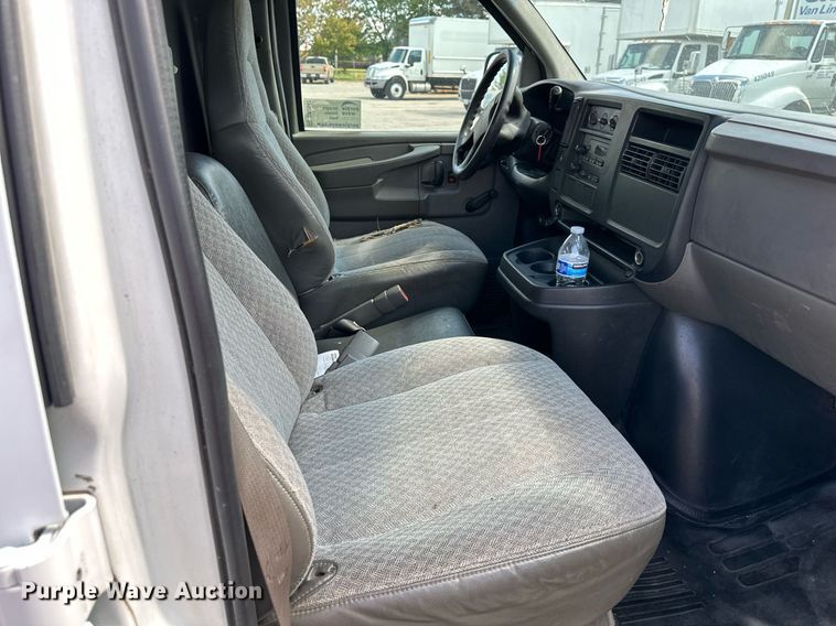 image for item DR2647 2006 Chevrolet  Express 2500 van