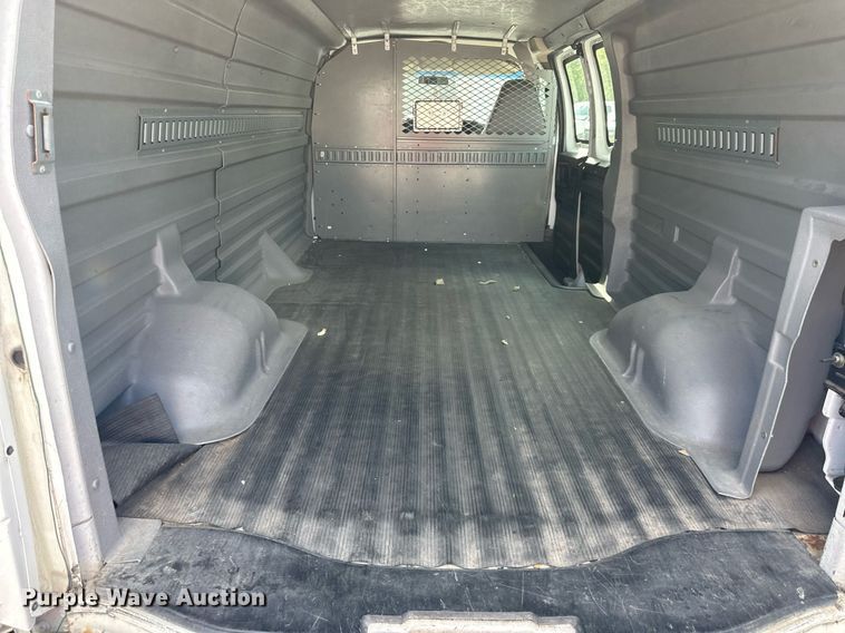 image for item DR2647 2006 Chevrolet  Express 2500 van