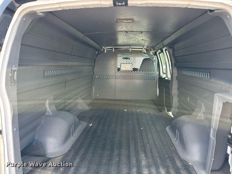 image for item DR2647 2006 Chevrolet  Express 2500 van