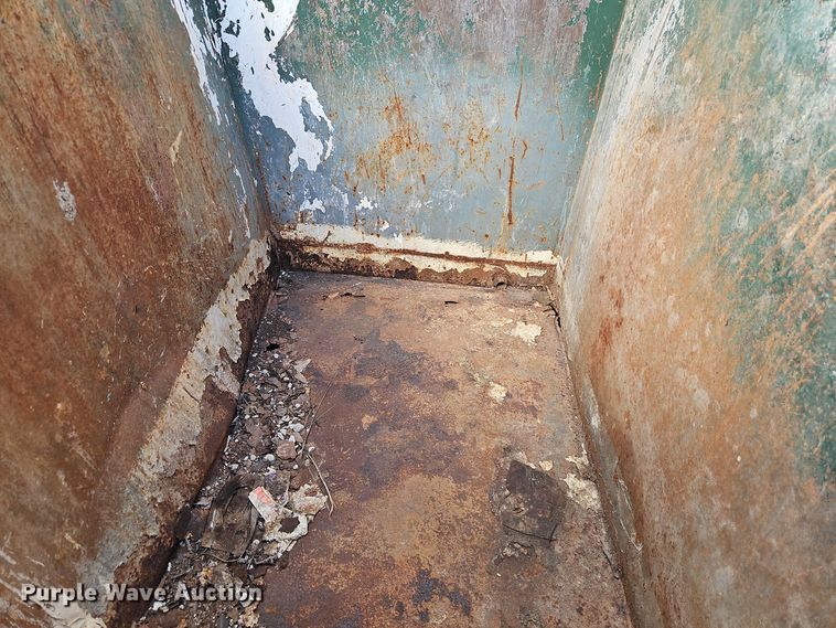 image for item DR8769 (12) dumpsters