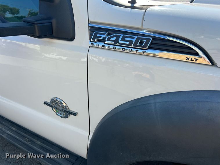 image for item DS3121 2015 Ford F450 Super Duty XLT Crew Cab utility / service truck