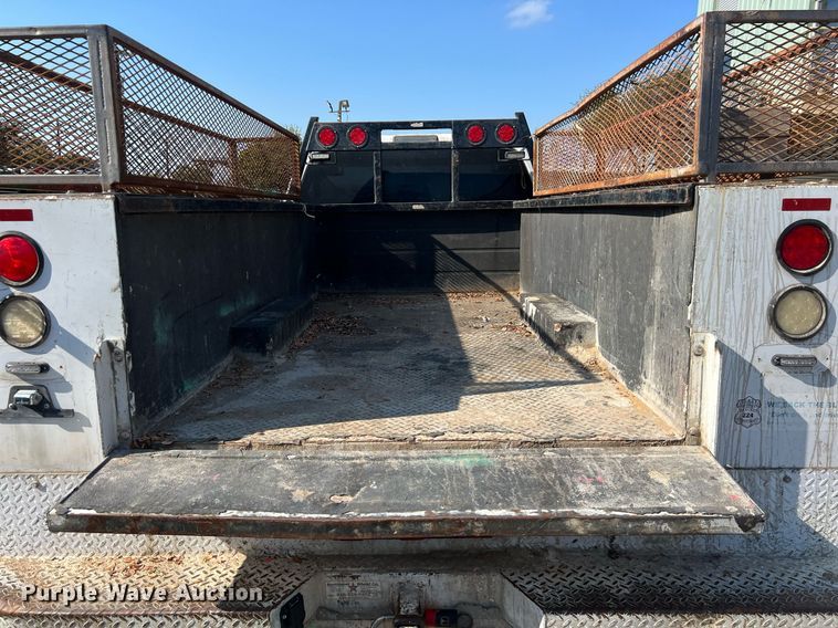 image for item DS3121 2015 Ford F450 Super Duty XLT Crew Cab utility / service truck