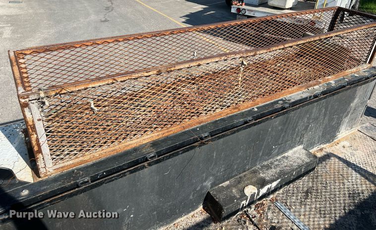 image for item DS3121 2015 Ford F450 Super Duty XLT Crew Cab utility / service truck