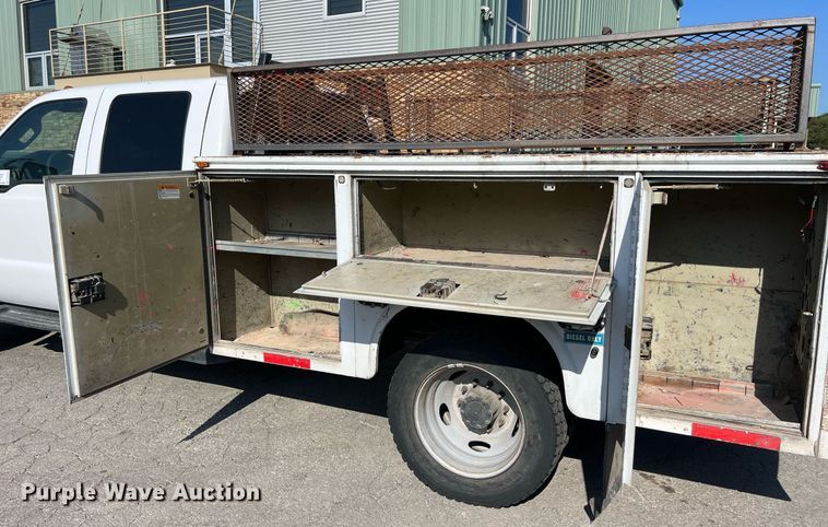 image for item DS3121 2015 Ford F450 Super Duty XLT Crew Cab utility / service truck