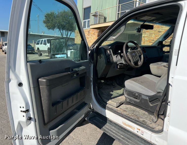 image for item DS3121 2015 Ford F450 Super Duty XLT Crew Cab utility / service truck