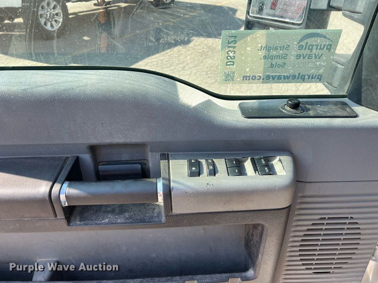 image for item DS3121 2015 Ford F450 Super Duty XLT Crew Cab utility / service truck