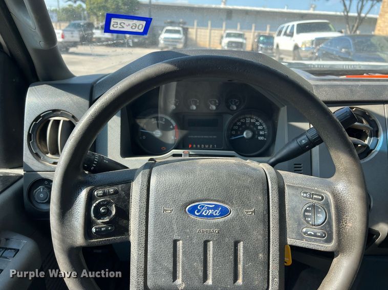 image for item DS3121 2015 Ford F450 Super Duty XLT Crew Cab utility / service truck