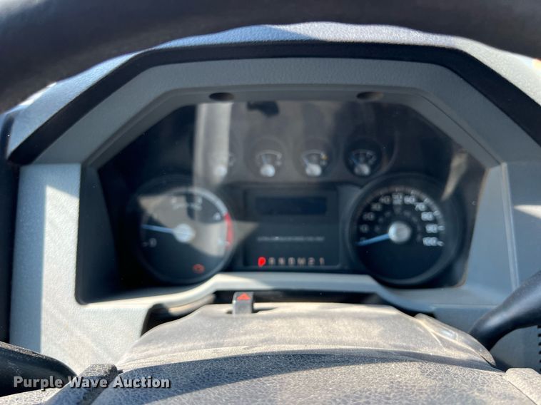 image for item DS3121 2015 Ford F450 Super Duty XLT Crew Cab utility / service truck