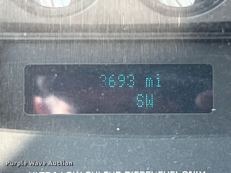 image for item DS3121 2015 Ford F450 Super Duty XLT Crew Cab utility / service truck