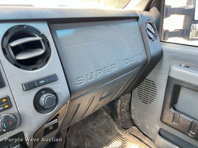 image for item DS3121 2015 Ford F450 Super Duty XLT Crew Cab utility / service truck