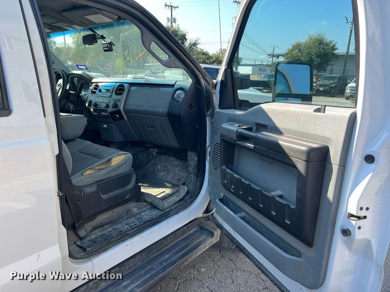 image for item DS3121 2015 Ford F450 Super Duty XLT Crew Cab utility / service truck