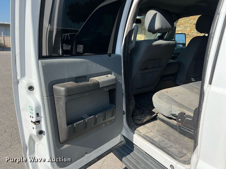 image for item DS3121 2015 Ford F450 Super Duty XLT Crew Cab utility / service truck