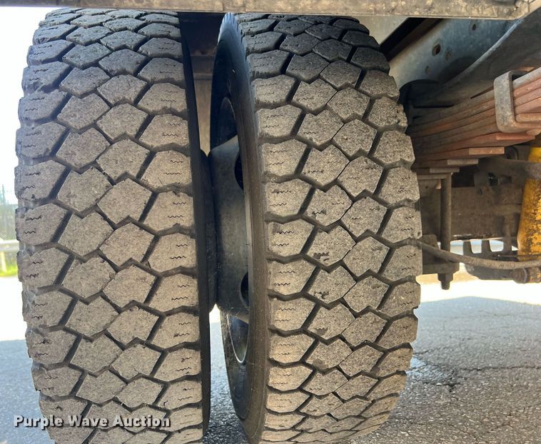 image for item DS3121 2015 Ford F450 Super Duty XLT Crew Cab utility / service truck