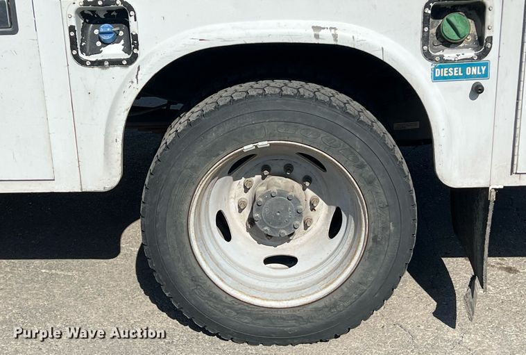 image for item DS3121 2015 Ford F450 Super Duty XLT Crew Cab utility / service truck