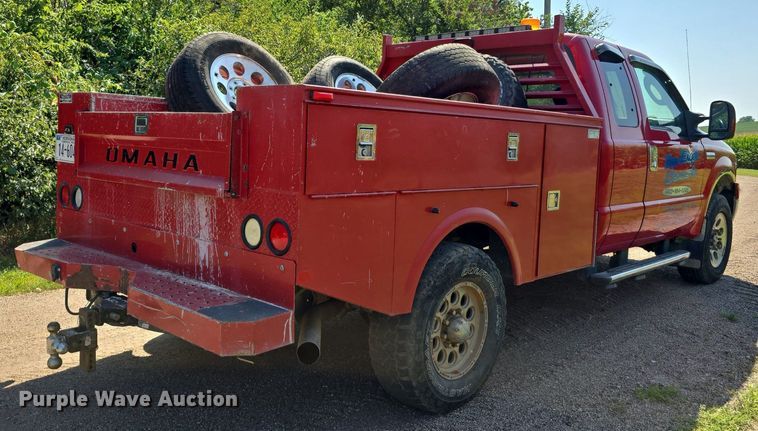 image for item DS4761 2005 Ford F350 Super Duty XLT SuperCab utility bed pickup truck