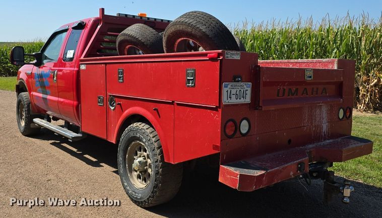image for item DS4761 2005 Ford F350 Super Duty XLT SuperCab utility bed pickup truck