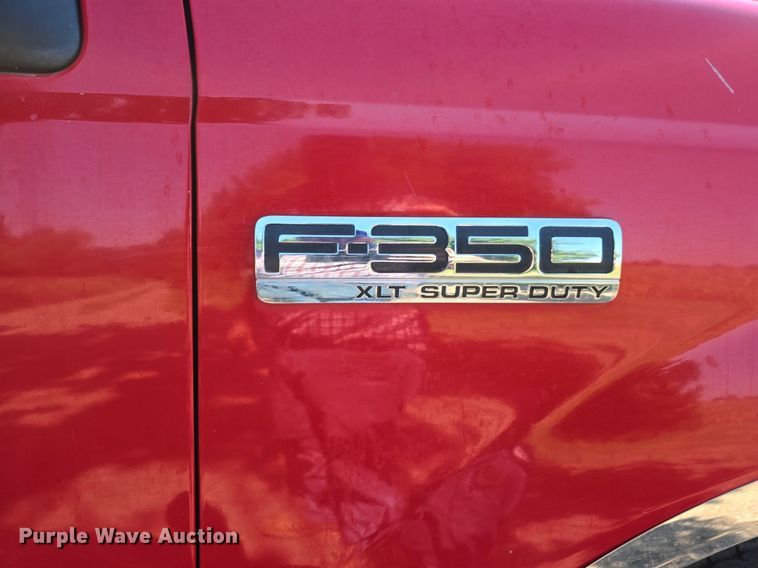 image for item DS4761 2005 Ford F350 Super Duty XLT SuperCab utility bed pickup truck
