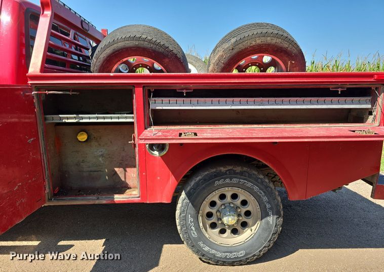 image for item DS4761 2005 Ford F350 Super Duty XLT SuperCab utility bed pickup truck