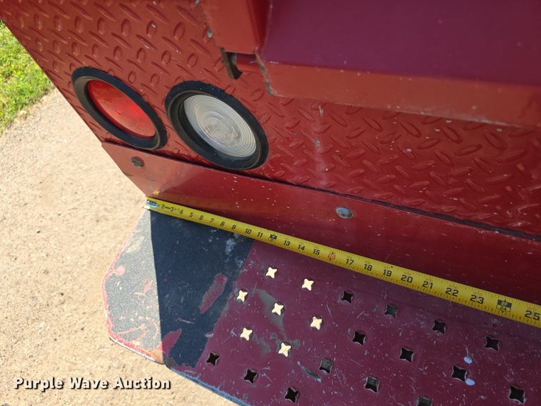 image for item DS4761 2005 Ford F350 Super Duty XLT SuperCab utility bed pickup truck