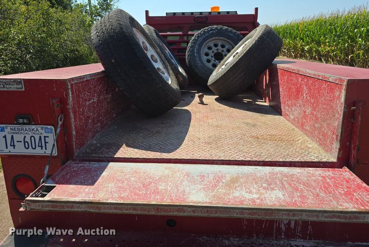 image for item DS4761 2005 Ford F350 Super Duty XLT SuperCab utility bed pickup truck