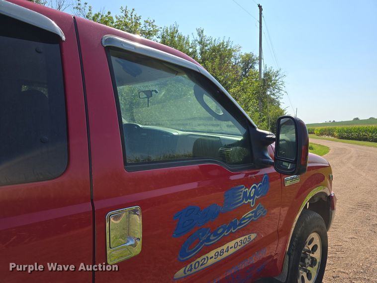 image for item DS4761 2005 Ford F350 Super Duty XLT SuperCab utility bed pickup truck