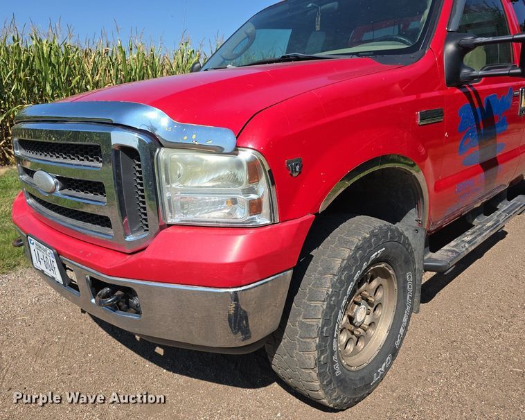 image for item DS4761 2005 Ford F350 Super Duty XLT SuperCab utility bed pickup truck