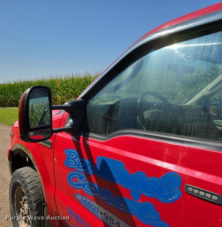 image for item DS4761 2005 Ford F350 Super Duty XLT SuperCab utility bed pickup truck