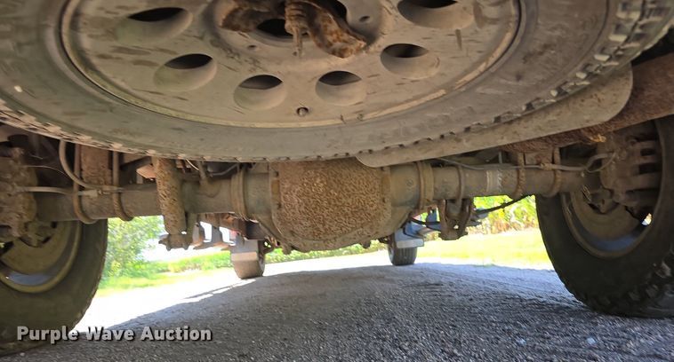 image for item DS4761 2005 Ford F350 Super Duty XLT SuperCab utility bed pickup truck