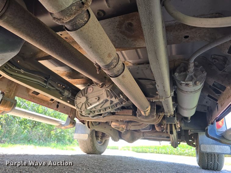 image for item DS4761 2005 Ford F350 Super Duty XLT SuperCab utility bed pickup truck