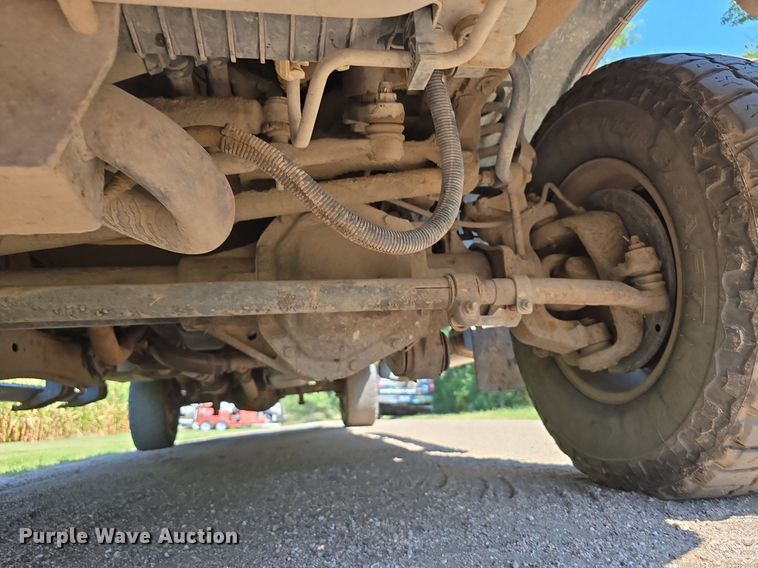 image for item DS4761 2005 Ford F350 Super Duty XLT SuperCab utility bed pickup truck