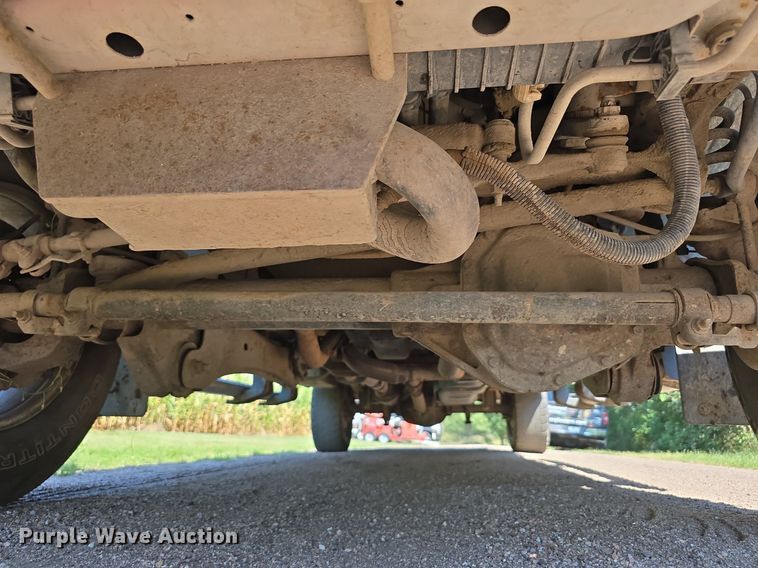 image for item DS4761 2005 Ford F350 Super Duty XLT SuperCab utility bed pickup truck