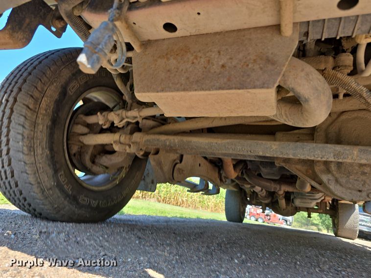 image for item DS4761 2005 Ford F350 Super Duty XLT SuperCab utility bed pickup truck