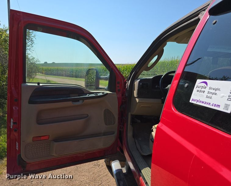 image for item DS4761 2005 Ford F350 Super Duty XLT SuperCab utility bed pickup truck