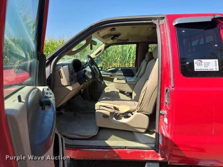 image for item DS4761 2005 Ford F350 Super Duty XLT SuperCab utility bed pickup truck