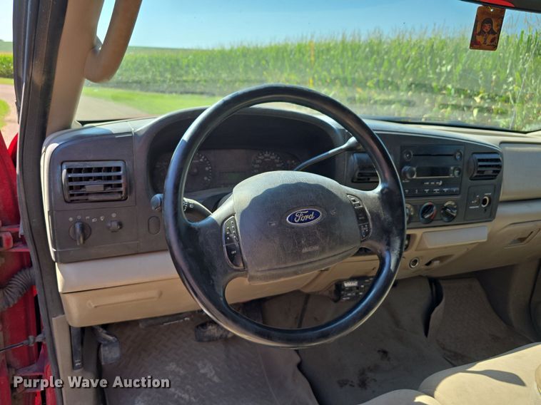 image for item DS4761 2005 Ford F350 Super Duty XLT SuperCab utility bed pickup truck