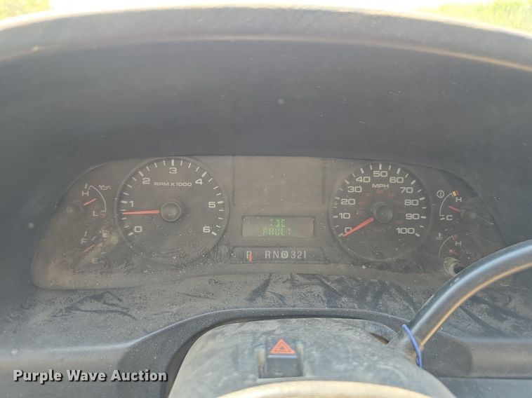 image for item DS4761 2005 Ford F350 Super Duty XLT SuperCab utility bed pickup truck