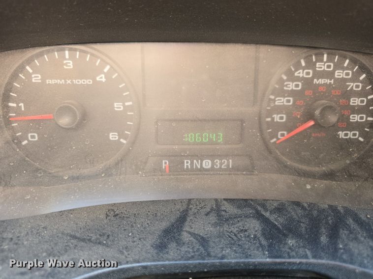 image for item DS4761 2005 Ford F350 Super Duty XLT SuperCab utility bed pickup truck