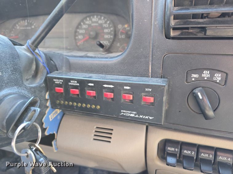 image for item DS4761 2005 Ford F350 Super Duty XLT SuperCab utility bed pickup truck