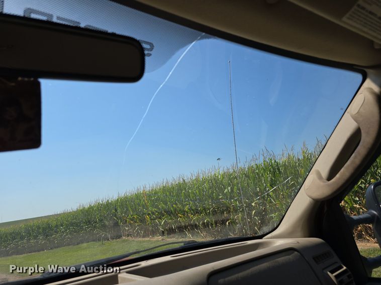 image for item DS4761 2005 Ford F350 Super Duty XLT SuperCab utility bed pickup truck