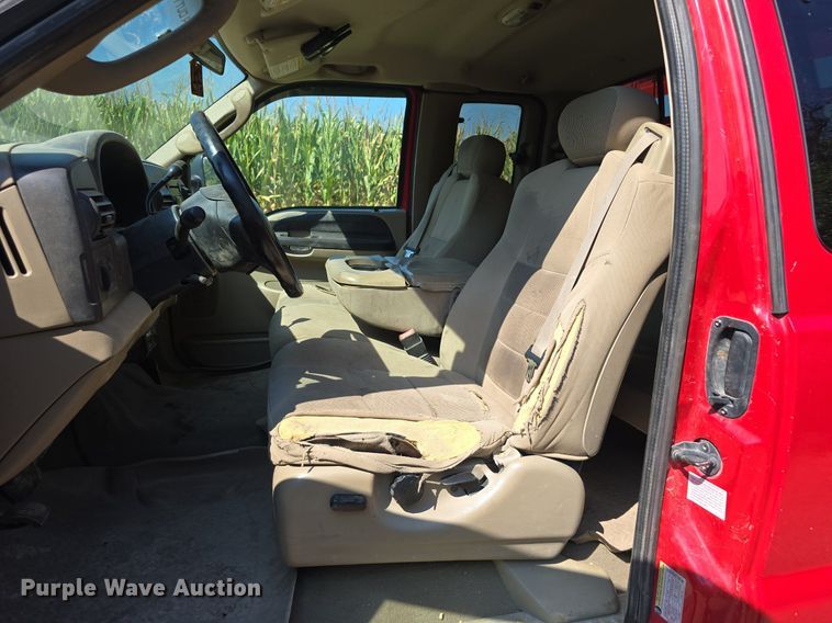 image for item DS4761 2005 Ford F350 Super Duty XLT SuperCab utility bed pickup truck