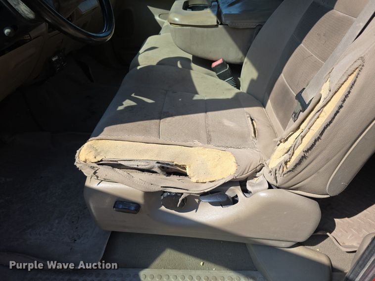 image for item DS4761 2005 Ford F350 Super Duty XLT SuperCab utility bed pickup truck