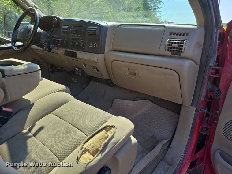 image for item DS4761 2005 Ford F350 Super Duty XLT SuperCab utility bed pickup truck