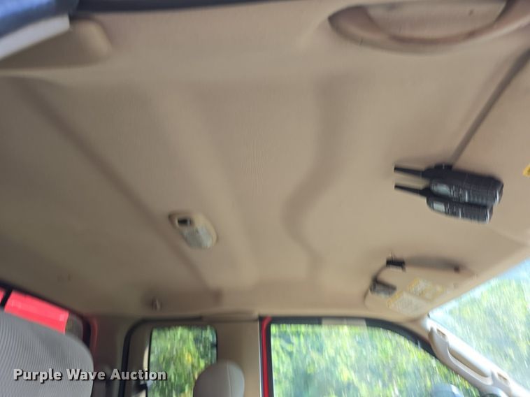 image for item DS4761 2005 Ford F350 Super Duty XLT SuperCab utility bed pickup truck